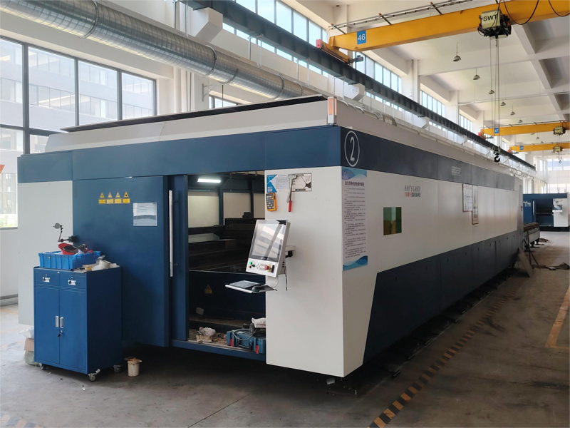 Fiber laser cutting machine